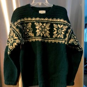LL Bean, Mens Medium Forest green w/snowflakes ,p/o sweater